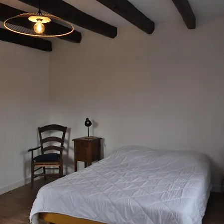 Nuitee Au Pied Du Chateau De Castelnau * Prudhomat