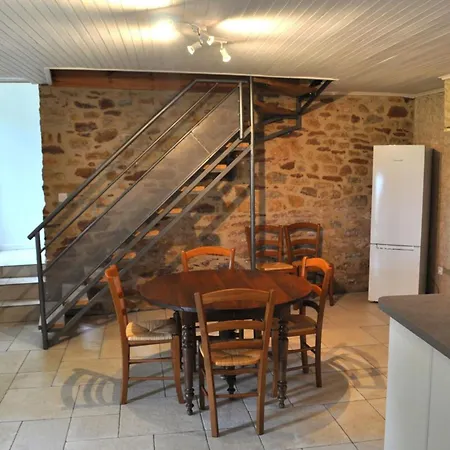 Nuitee Au Pied Du Chateau De Castelnau